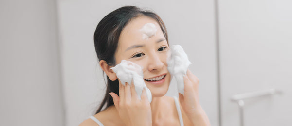 Facial Foam dengan Kandungan Natural: Rahasia Kulit Bersih, Lembap, dan Sehat
